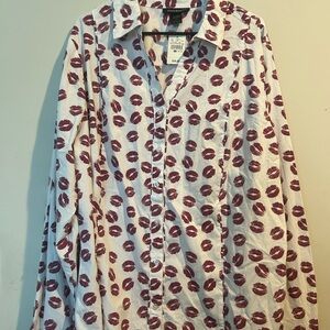 Ashley Stewart White button down blouse decorated with kisses